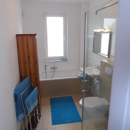 Vilzseehaus - Direkt Am See Apartment *